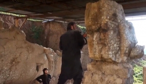 ISIS Destroyed Ancient winged-bull Assyrian Artifacts in Mosul + Video